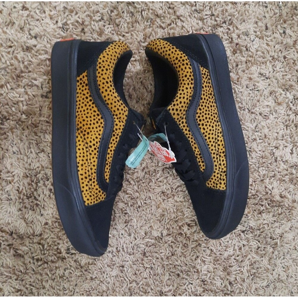 Vans ComfyCush Old Skool in the "Tiny Cheetah" (Black/Yellow) colorway - Picture 2 of 8